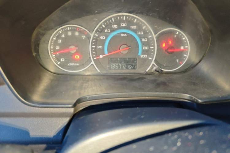 Used Wuling Hongguang V 2021 1.5L Refreshed Enjoyment Edition LAR Odometer Close Up