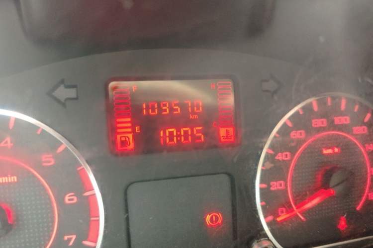 Used Wuling Hongguang V 2021 1.5L Enjoyment Edition LAR Odometer Close Up