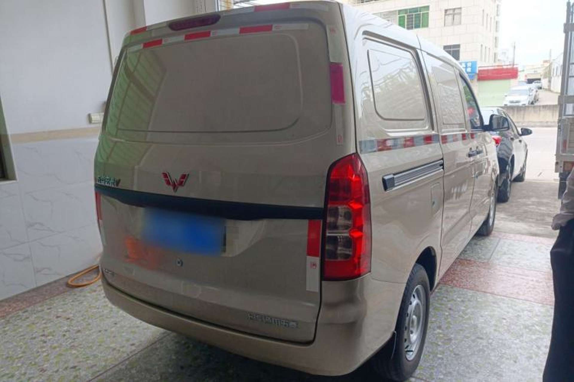 Used Wuling Hongguang V 2021 1.5L Jingqu Edition Enclosed-Window Vehicle LAR Rear Right 45 Deg