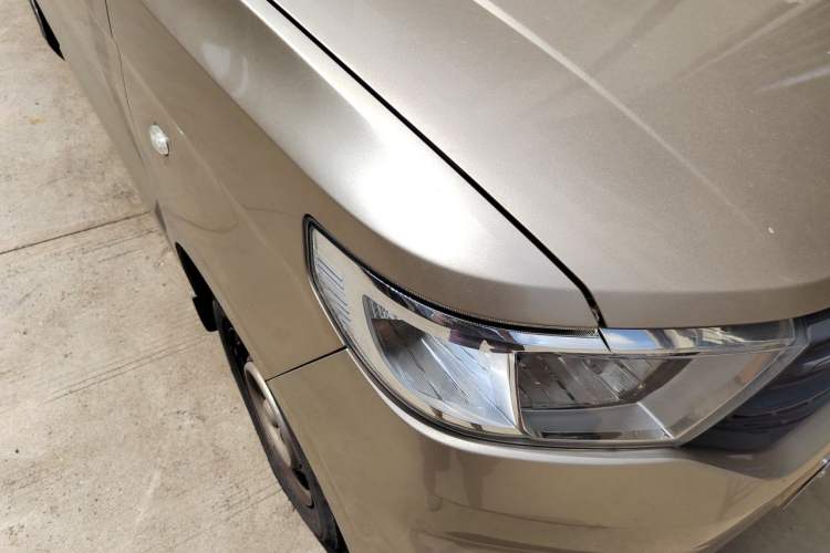 Used Wuling Hongguang V 2021 1.5L Jingqu Version LAR Right Front Headlight