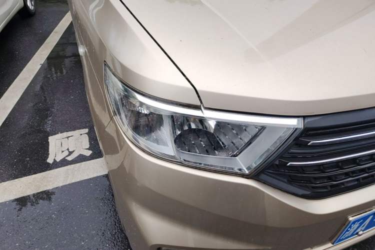 Used Wuling Hongguang V 2021 1.5L Refreshed Enjoyment Edition LAR Right Front Headlight