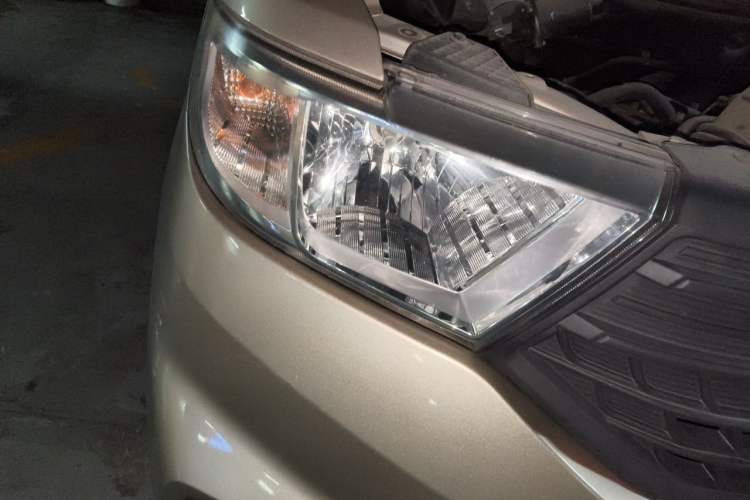 Used Wuling Hongguang V 2021 1.5L Jingqu Version LAR Right Front Headlight