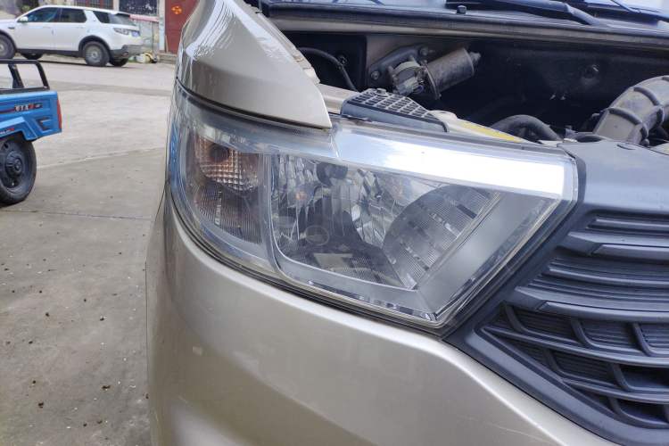 Used Wuling Hongguang V 2021 1.5L Jingqu Version LAR Right Front Headlight