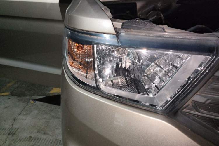 Used Wuling Hongguang V 2021 1.5L Enjoyment Edition LAR Right Front Headlight