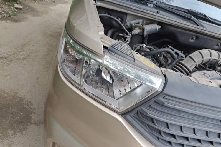 Used Wuling Hongguang V 2021 1.5L Jingqu Version LAR Right Front Headlight
