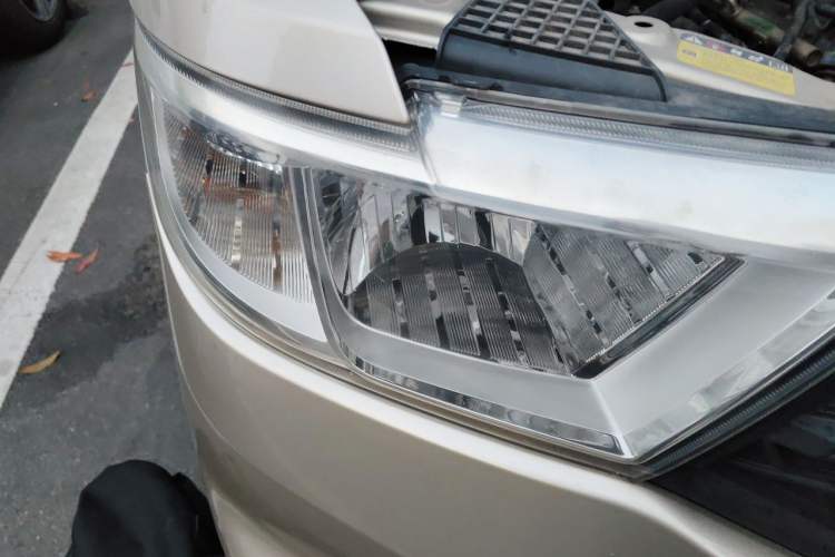 Used Wuling Hongguang V 2021 1.5L Jingqu Version LAR Right Front Headlight
