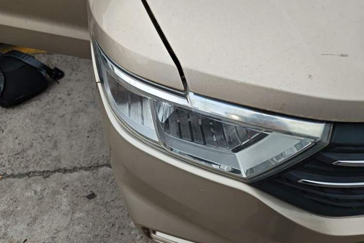 Used Wuling Hongguang V 2021 1.5L Enjoyment Edition LAR Right Front Headlight