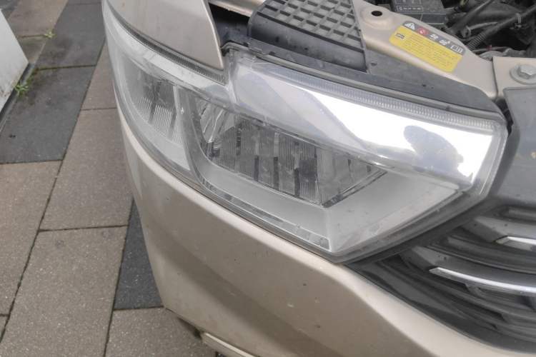 Used Wuling Hongguang V 2021 1.5L Enjoyment Edition LAR Right Front Headlight