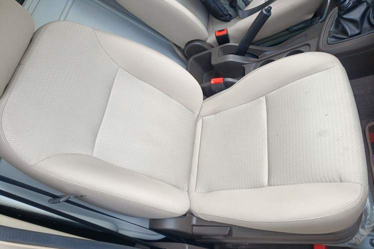 Used Wuling Hongguang V 2021 1.5L Jingqu Edition Enclosed-Window Vehicle LAR Right Front Seat