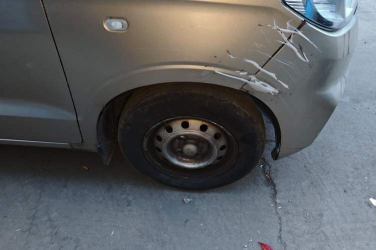 Used Wuling Hongguang V 2021 1.5L Refreshed Enjoyment Edition LAR Right Front Wheel Hub