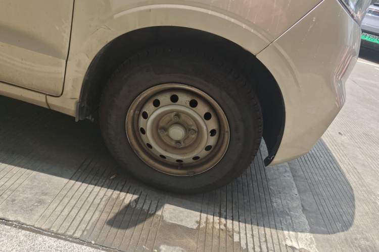 Used Wuling Hongguang V 2021 1.5L Refreshed Enjoyment Edition LAR Right Front Wheel Hub