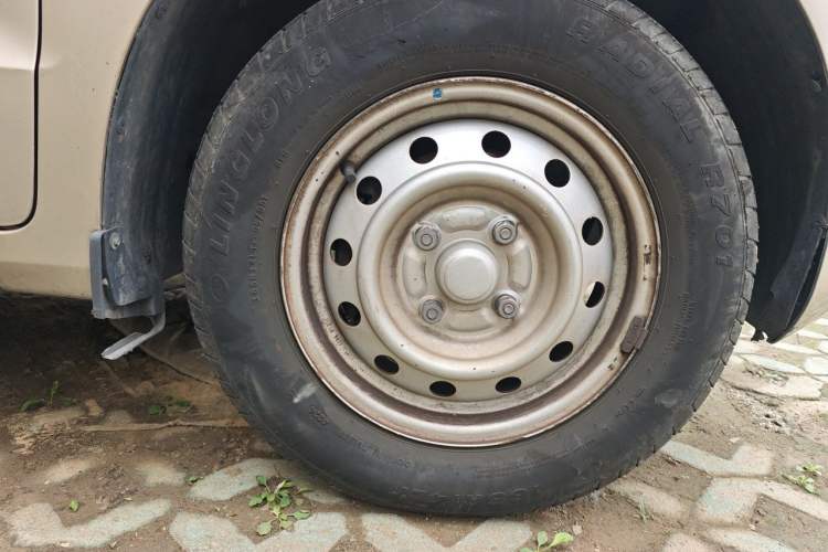 Used Wuling Hongguang V 2021 1.5L Enjoyment Edition LAR Right Front Wheel Hub
