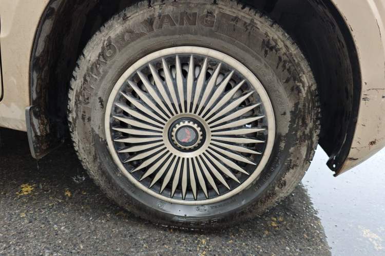 Used Wuling Hongguang V 2021 1.5L Jingqu Version LAR Right Front Wheel Hub