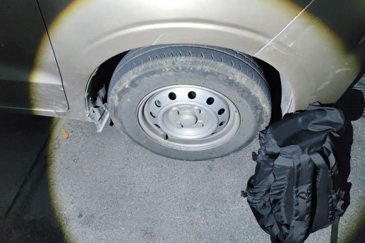 Used Wuling Hongguang V 2021 1.5L Jingqu Version LAR Right Front Wheel Hub