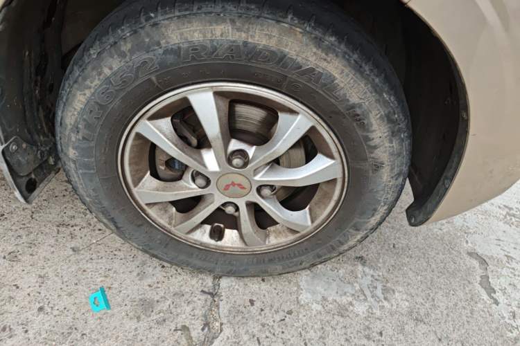 Used Wuling Hongguang V 2021 1.5L Enjoyment Edition LAR Right Front Wheel Hub