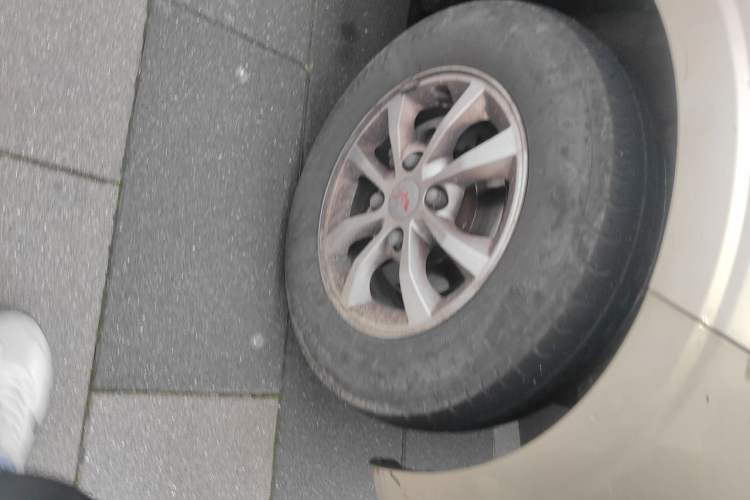 Used Wuling Hongguang V 2021 1.5L Enjoyment Edition LAR Right Front Wheel Hub
