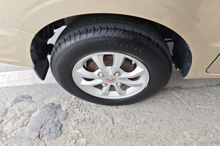 Used Wuling Hongguang V 2021 1.5L Refreshed Enjoyment Edition LAR Right Rear Wheel Hub