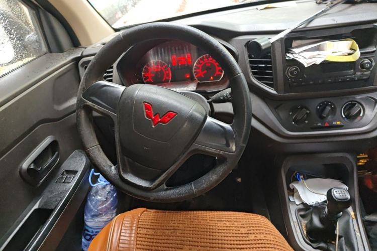 Used Wuling Hongguang V 2021 1.5L Jingqu Version LAR Steering Wheel