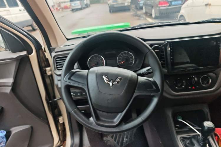 Used Wuling Hongguang V 2021 1.5L Jingqu Version LAR Steering Wheel
