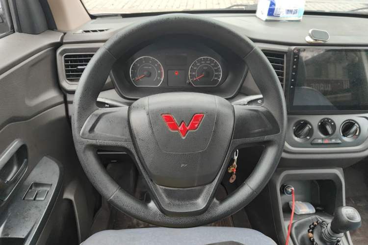 Used Wuling Hongguang V 2021 1.5L Jingqu Version LAR Steering Wheel