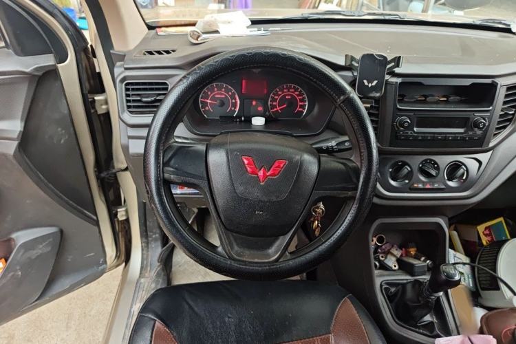 Used Wuling Hongguang V 2021 1.5L Jingqu Version LAR Steering Wheel