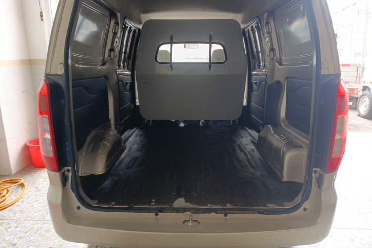Used Wuling Hongguang V 2021 1.5L Jingqu Edition Enclosed-Window Vehicle LAR Trunk