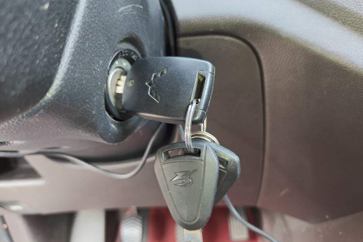 Used Wuling Hongguang V 2021 1.5L Jingqu Edition Enclosed-Window Vehicle LAR Vehicle Key