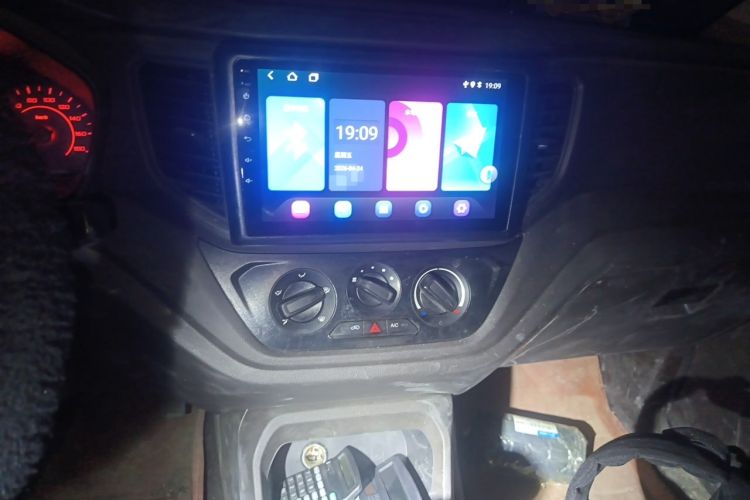 Used Wuling Hongguang V 2022 1.5L Jingqu Edition Electric-Assist LAR Audio And AC Panel