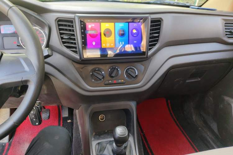 Used Wuling Hongguang V 2022 1.5L Jingqu Edition Electric-Assist LAR Audio And AC Panel