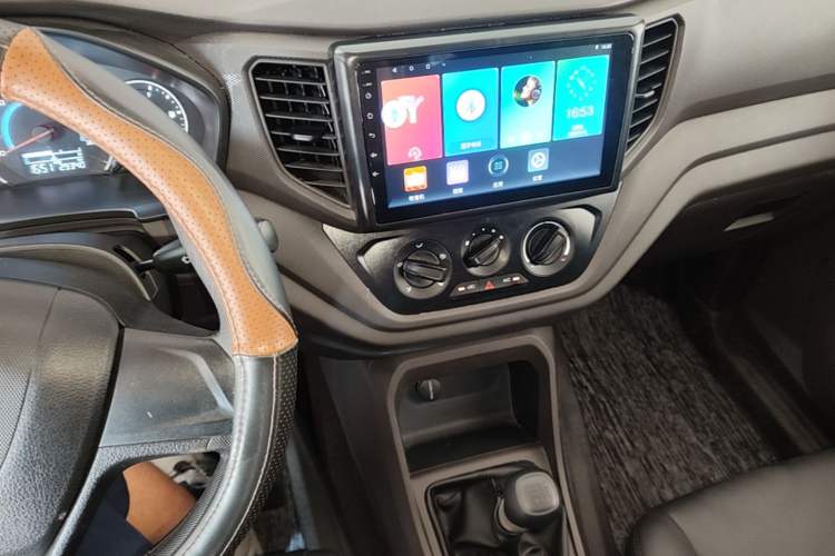 Used Wuling Hongguang V 2022 1.5L Enjoy Edition Electric-Powered LAR Audio And AC Panel