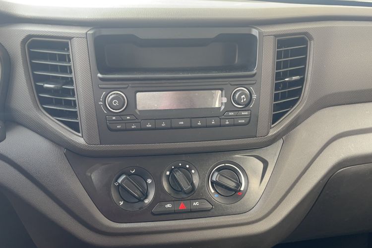 Used Wuling Hongguang V 2022 1.5L Jingqu Edition Electric-Assist LAR Audio And AC Panel