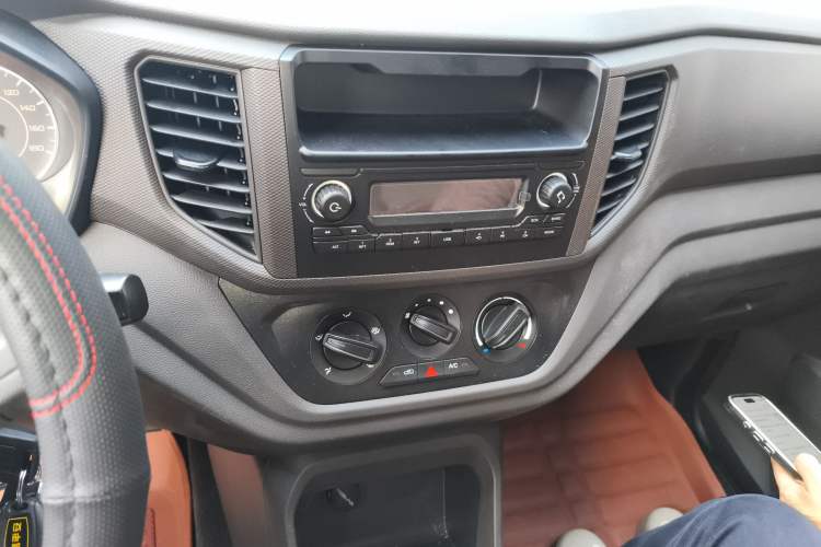 Used Wuling Hongguang V 2022 1.5L Jingqu Edition Electric-Assist LAR Audio And AC Panel