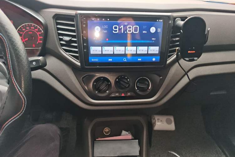 Used Wuling Hongguang V 2022 1.5L Jingqu Version Hydraulic Power Steering LAR Audio And AC Panel