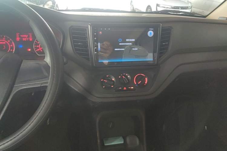Used Wuling Hongguang V 2022 1.5L Jingqu Edition Electric-Assist LAR Audio And AC Panel