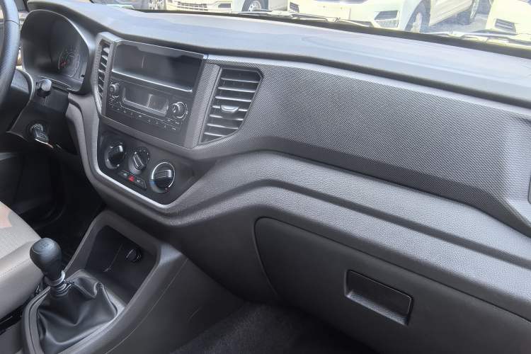Used Wuling Hongguang V 2022 1.5L Jingqu Edition Electric-Assist LAR Audio And AC Panel