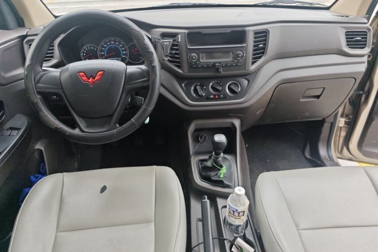 Used Wuling Hongguang V 2022 1.5L Jingqu Version Hydraulic Power Steering LAR Center Console