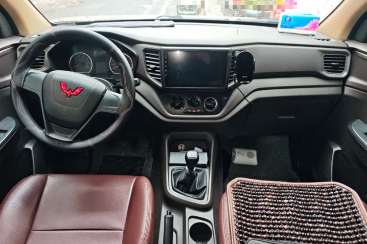 Used Wuling Hongguang V 2022 1.5L Jingqu Version Hydraulic Power Steering LAR Center Console