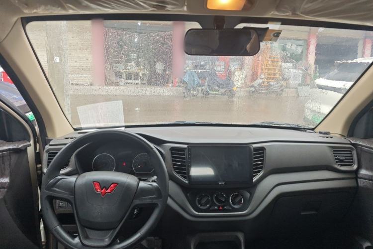Used Wuling Hongguang V 2022 1.5L Jingqu Version Hydraulic Power Steering LAR Center Console