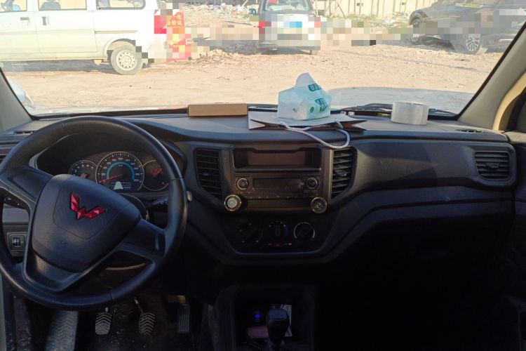 Used Wuling Hongguang V 2022 1.5L Enjoy Edition Electric-Powered LAR Center Console