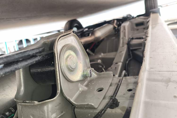 Used Wuling Hongguang V 2022 1.5L Jingqu Edition Electric-Assist LAR Chassis Rear Left