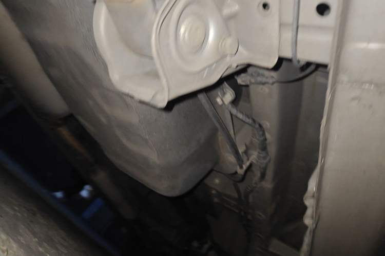 Used Wuling Hongguang V 2022 1.5L Jingqu Edition Electric-Assist LAR Chassis Rear Right