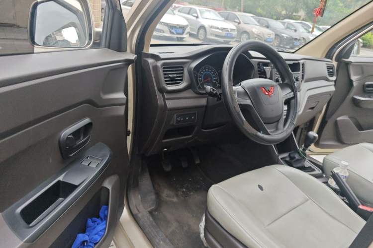 Used Wuling Hongguang V 2022 1.5L Jingqu Version Hydraulic Power Steering LAR Driver Seat