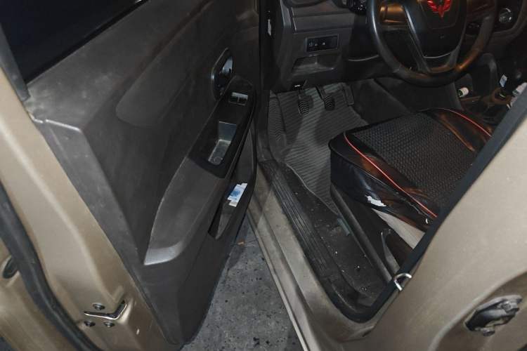 Used Wuling Hongguang V 2022 1.5L Jingqu Edition Electric-Assist LAR Driver Seat