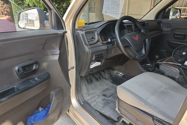 Used Wuling Hongguang V 2022 1.5L Jingqu Edition Electric-Assist LAR Driver Seat