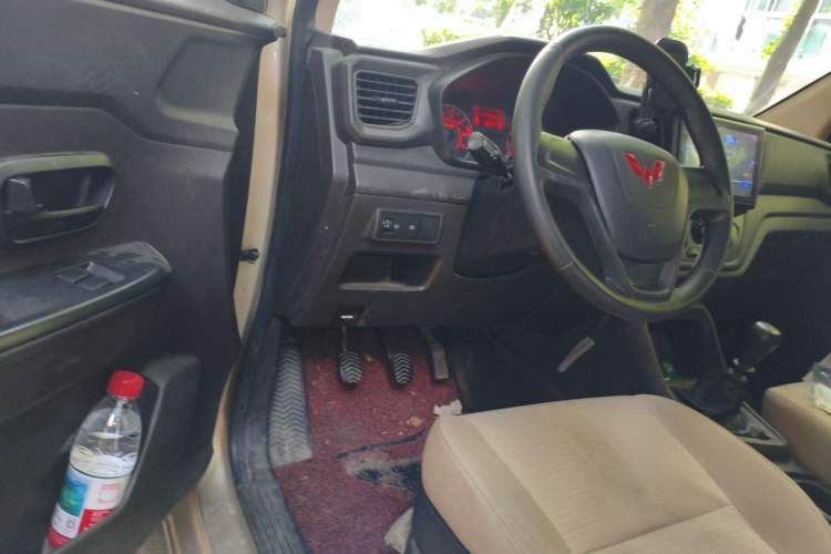 Used Wuling Hongguang V 2022 1.5L Jingqu Edition Electric-Assist LAR Driver Seat