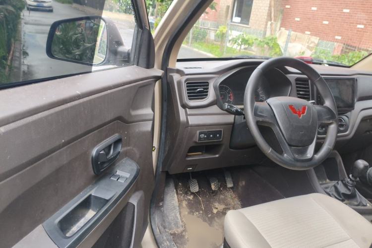 Used Wuling Hongguang V 2022 1.5L Jingqu Edition Electric-Assist LAR Driver Seat