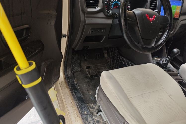 Used Wuling Hongguang V 2022 1.5L Enjoy Edition Hydraulic Power Steering LAR Driver Seat
