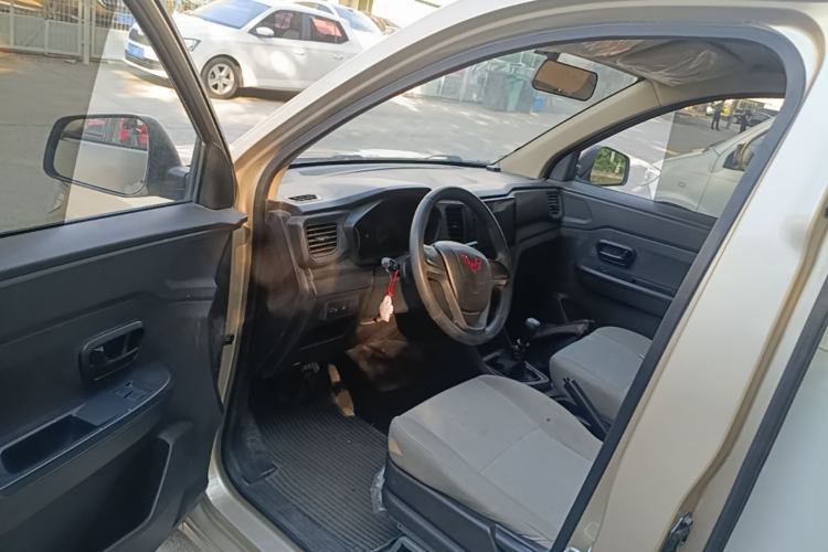 Used Wuling Hongguang V 2022 1.5L Jingqu Edition Enclosed-Window Vehicle with Hydraulic Power Steering LAR Driver Seat