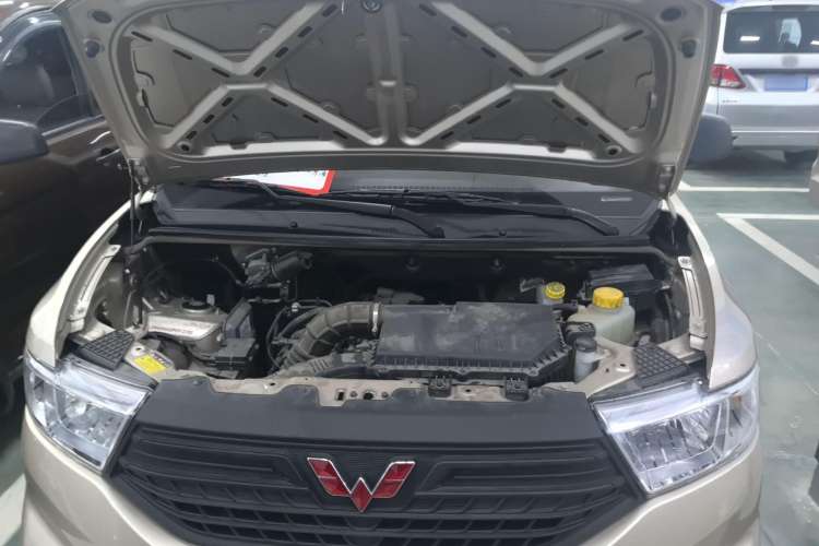 Used Wuling Hongguang V 2022 1.5L Jingqu Edition Electric-Assist LAR Engine Bay