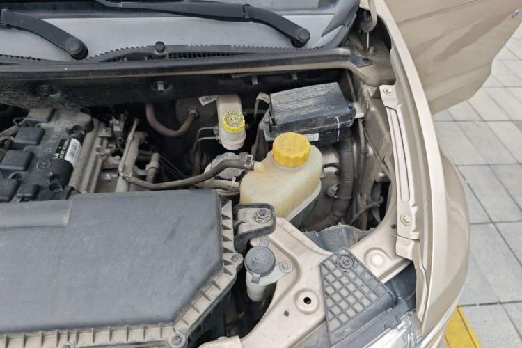 Used Wuling Hongguang V 2022 1.5L Jingqu Version Hydraulic Power Steering LAR Engine Bay Left